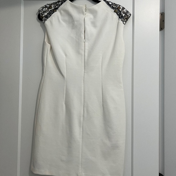 Adrienne Vittadini white dress with embellished shoulders - Picture 5 of 12